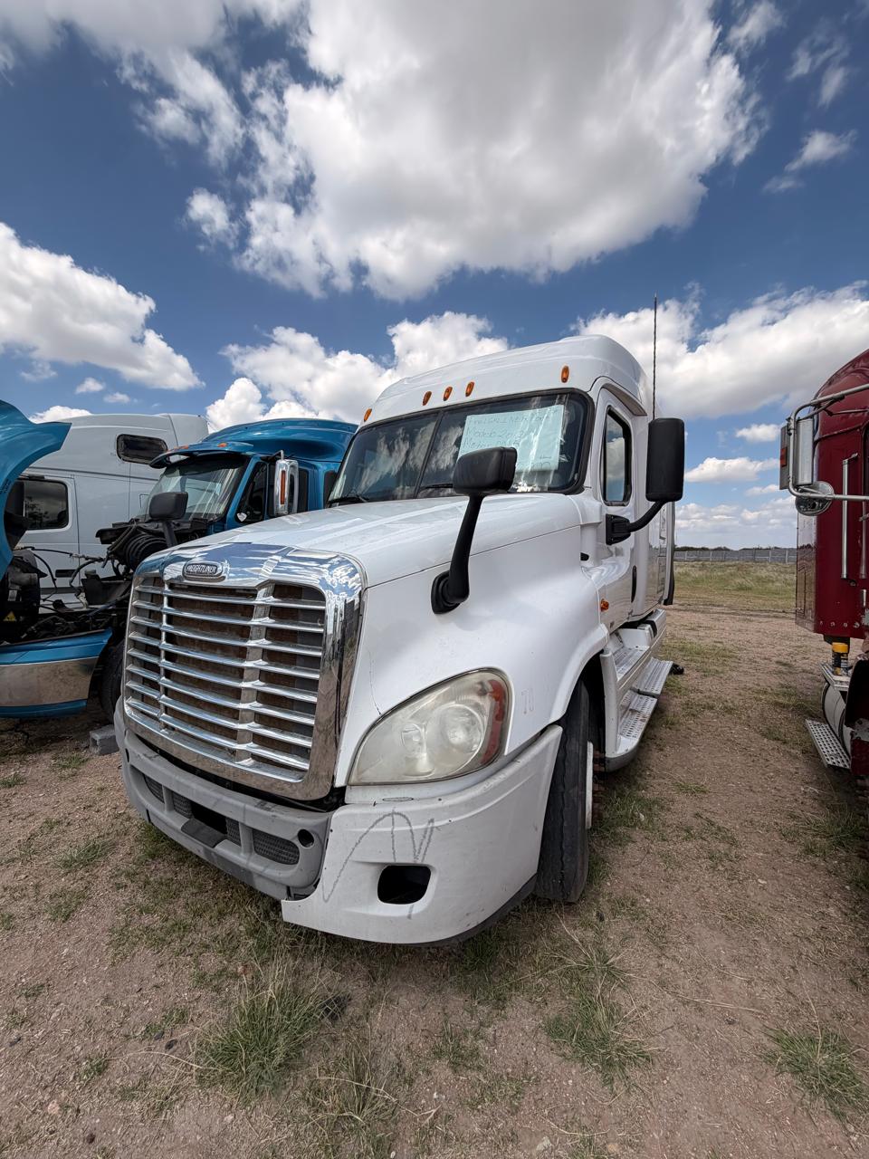 Corte FREIGHTLINER CASCADIA CON CAMAROTE