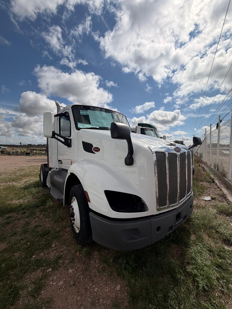 CAMION 1 MULA PETERBILT BLANCO 