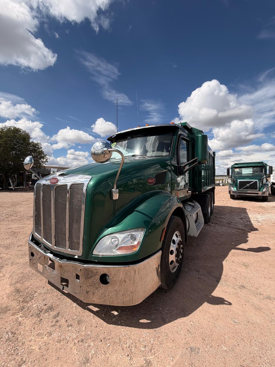 CAMION DE VOLTEO PERTEBILT 